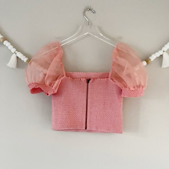 028. . NWT Alice + Olivia Eliana Puff-Sleeve Smocked-Bodice Crop Top - Picture 4 of 5